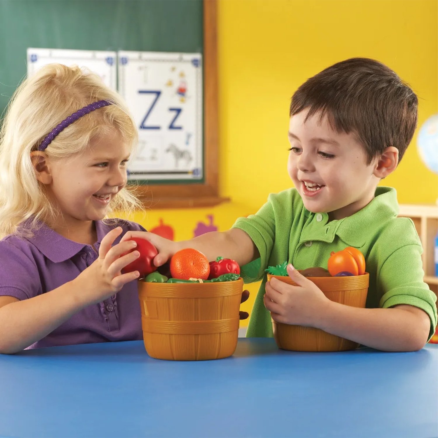 Learning Resources Комплект плодове, в кошница, пластмасови - Image 5